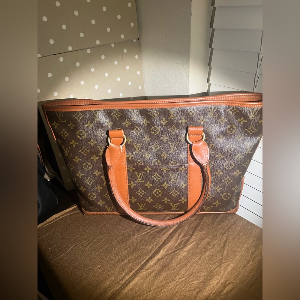 Louis Vuitton Monogram Sac Weekend Tote-callout on handle (reference pictures)